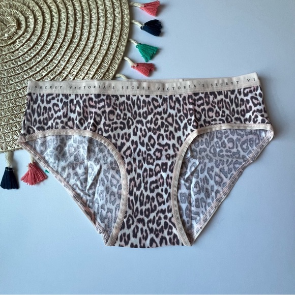Victoria's Secret Stretch Cotton Hiphugger Panty Purest Pink Leopard M NEW - Picture 1 of 6
